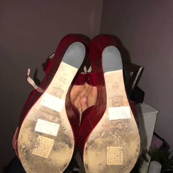 L.K. Bennett London pin-raspberry patent wedges - Picture 6 of 8